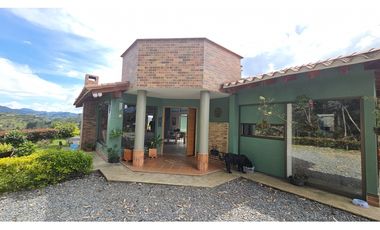 Venta finca en El Retiro, vista espectacular y a 5 minutos del parque.