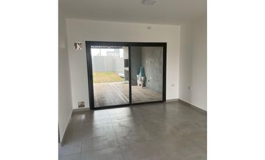 VENTA CASA 3 DORMITORIOS EN 1 SOLA PLANTA EN DOCTA CORDOBA