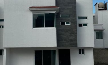 VENTA DE CASA NUEVA EN RESIDENCIAL PRIMAVERA ATRAS DEL PARQUE TOLUCA 2000