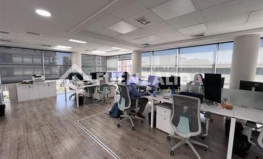 Oficina en Venta en Apoquindo con Alcantara