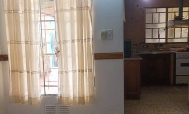ZONA ALMAFUERTE Y ARTIGAS CASA EN VENTA