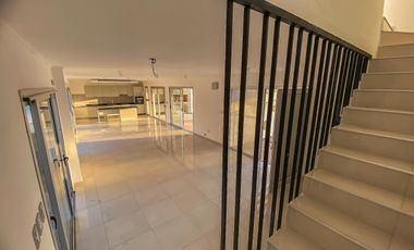 CASA A LA VENTA A ESTRENAR EN ZONA LOPEZ JORDAN Y DARWIN