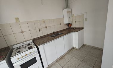 DUPLEX COMPLEJO INTERNO EN VENTA CALLE LAPRIDA AL 700