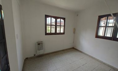 DUPLEX COMPLEJO INTERNO EN VENTA CALLE LAPRIDA AL 700