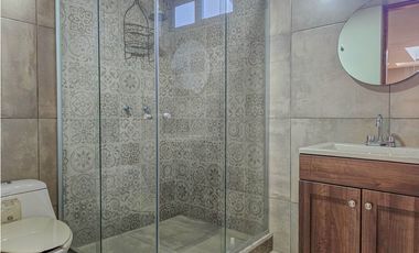 CASA EN VENTA CON EXCELENTE UBICACIÓN EN AVANDARO.