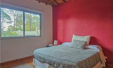 CASA EN VENTA CON EXCELENTE UBICACIÓN EN AVANDARO.