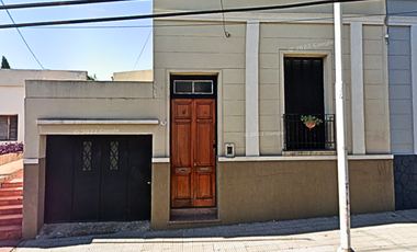 CASA CON UN GRAN TERRENO A PASOS DEL CENTRO PARA REMODELAR