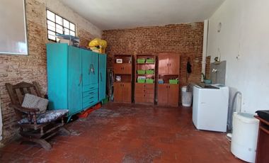 CASA CON UN GRAN TERRENO A PASOS DEL CENTRO PARA REMODELAR