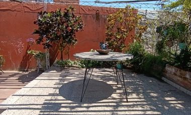 CASA CON UN GRAN TERRENO A PASOS DEL CENTRO PARA REMODELAR