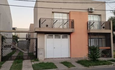 AMPLISIMO DUPLEX EN  CALLE CAMINO DE LA  CUCHILLA GRANDE