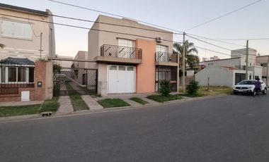 AMPLISIMO DUPLEX EN  CALLE CAMINO DE LA  CUCHILLA GRANDE