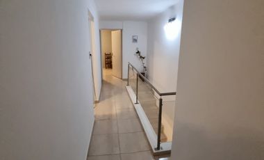 AMPLISIMO DUPLEX EN  CALLE CAMINO DE LA  CUCHILLA GRANDE