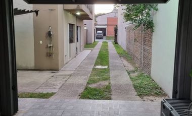 AMPLISIMO DUPLEX EN  CALLE CAMINO DE LA  CUCHILLA GRANDE