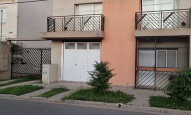AMPLISIMO DUPLEX EN  CALLE CAMINO DE LA  CUCHILLA GRANDE