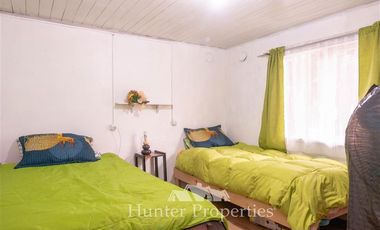 Casa en Venta en Casa esquina, cercana a calle Julio Buschmann, acceso principal a la ciudad