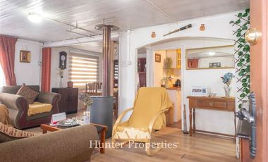 Casa en Venta en Casa esquina, cercana a calle Julio Buschmann, acceso principal a la ciudad