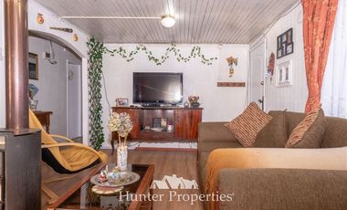 Casa en Venta en Casa esquina, cercana a calle Julio Buschmann, acceso principal a la ciudad