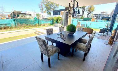 Casa en venta - 4 Dormitorios 6 Baños - Cochera - 500Mts2 - Pilar