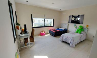 Casa en venta - 4 Dormitorios 6 Baños - Cochera - 500Mts2 - Pilar