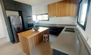 Casa en venta - 4 Dormitorios 6 Baños - Cochera - 500Mts2 - Pilar