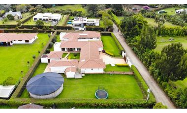 SE VENDE FINCA INDEPENDIENTE EN LA CEJA 3   CASAS Y PESEBRERA[alejoV]