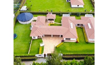 SE VENDE FINCA INDEPENDIENTE EN LA CEJA 3   CASAS Y PESEBRERA[alejoV]