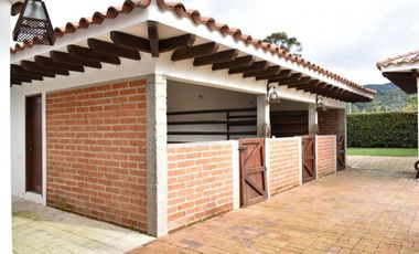 SE VENDE FINCA INDEPENDIENTE EN LA CEJA 3   CASAS Y PESEBRERA[alejoV]