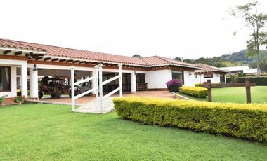 SE VENDE FINCA INDEPENDIENTE EN LA CEJA 3   CASAS Y PESEBRERA[alejoV]