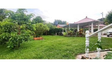Casalote de 1000 M2 en 650 mill en La Mesa Cund, a 10 min del pueblo.