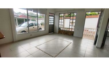 Casalote de 1000 M2 en 650 mill en La Mesa Cund, a 10 min del pueblo.