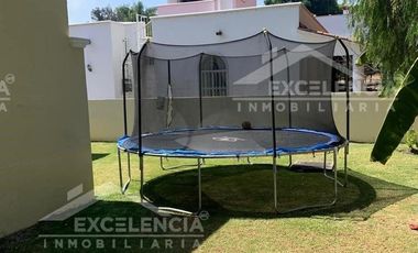VENTA DE RESIDENCIA EN EL CLUB ERANDENI  DE UN NIVEL.