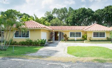 VENTA CASA EN CORONADO CON PISCINA  cv