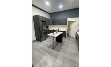 SE ALQUILA CASA EN ALTOS DE PANAMA