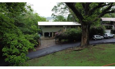 SE ALQUILA CASA EN CERRO ANCON