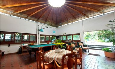 Casa con 2 lotes en Los Angeles Betania # 2155 cvd