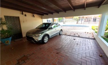 Casa con 2 lotes en Los Angeles Betania # 2155 cvd