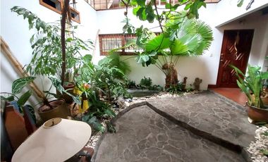 Casa con 2 lotes en Los Angeles Betania # 2155 cvd