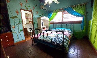 Casa con 2 lotes en Los Angeles Betania # 2155 cvd