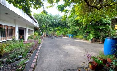Casa con 2 lotes en Los Angeles Betania # 2155 cvd