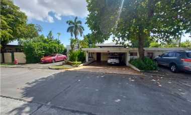 Casa con 2 lotes en Los Angeles Betania # 2155 cvd