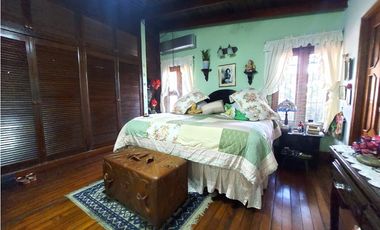 Casa con 2 lotes en Los Angeles Betania # 2155 cvd