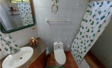 Casa con 2 lotes en Los Angeles Betania # 2155 cvd
