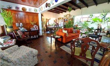 Casa con 2 lotes en Los Angeles Betania # 2155 cvd