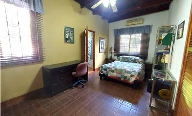 Casa con 2 lotes en Los Angeles Betania # 2155 cvd