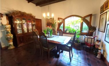 Casa con 2 lotes en Los Angeles Betania # 2155 cvd