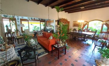 Casa con 2 lotes en Los Angeles Betania # 2155 cvd