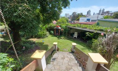 Casa con 2 lotes en Los Angeles Betania # 2155 cvd