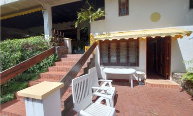 Casa con 2 lotes en Los Angeles Betania # 2155 cvd