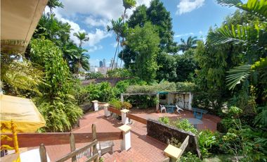 Casa con 2 lotes en Los Angeles Betania # 2155 cvd