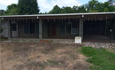 RESIDENCIA BIEN AMPLIA EN TERRENO DE 5 MIL METROS